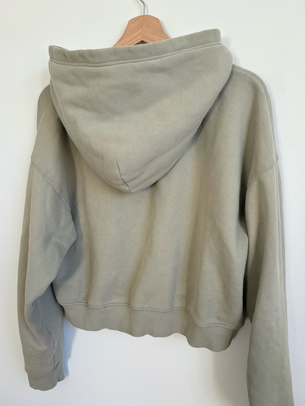 Aritzia TNA Cozy AF Sage Cropped Zip Up Hoodie - Picture 3 of 6